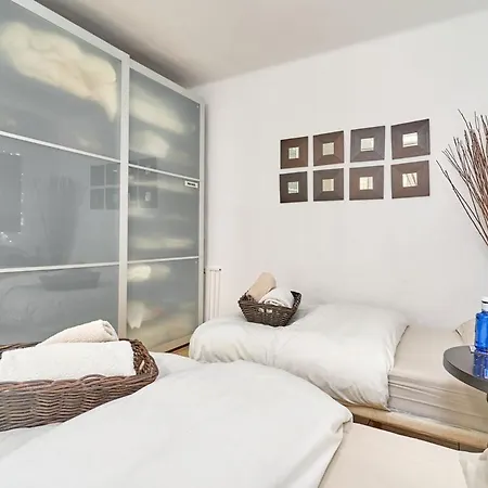 Casa Naranjos, Capistrano, *