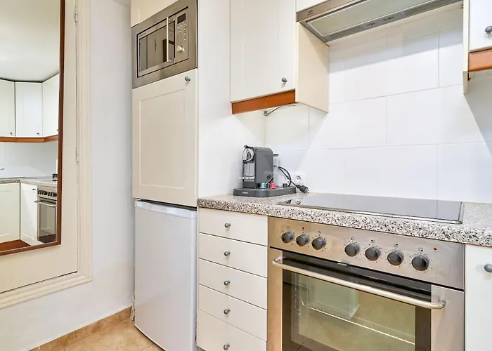 Casa Naranjos, Capistrano, *