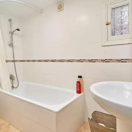 Casa Naranjos, Capistrano, *