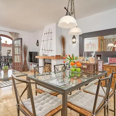 Casa Naranjos, Capistrano, * Нерха